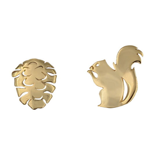 A full view of the Zoobotanic Squirrel and Pinecone Z06-C yellow gold-toned stud earrings. Where designs call nature to mind, it features an asymmetric pair. A squirrel motif stud paired with a pinecone motif stud.